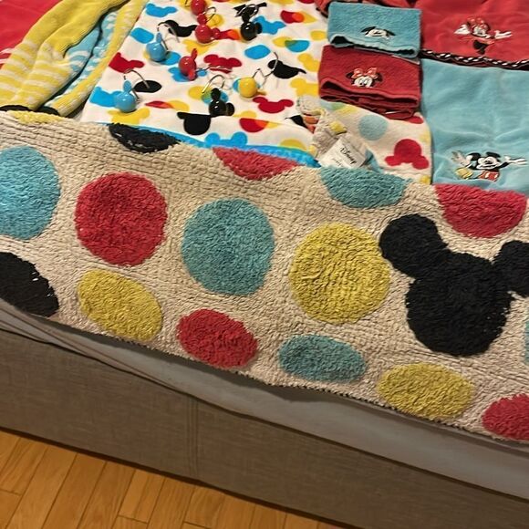 Mickey and Minnie Bathroom Bundle 🐭 - Picture 4 of 13
